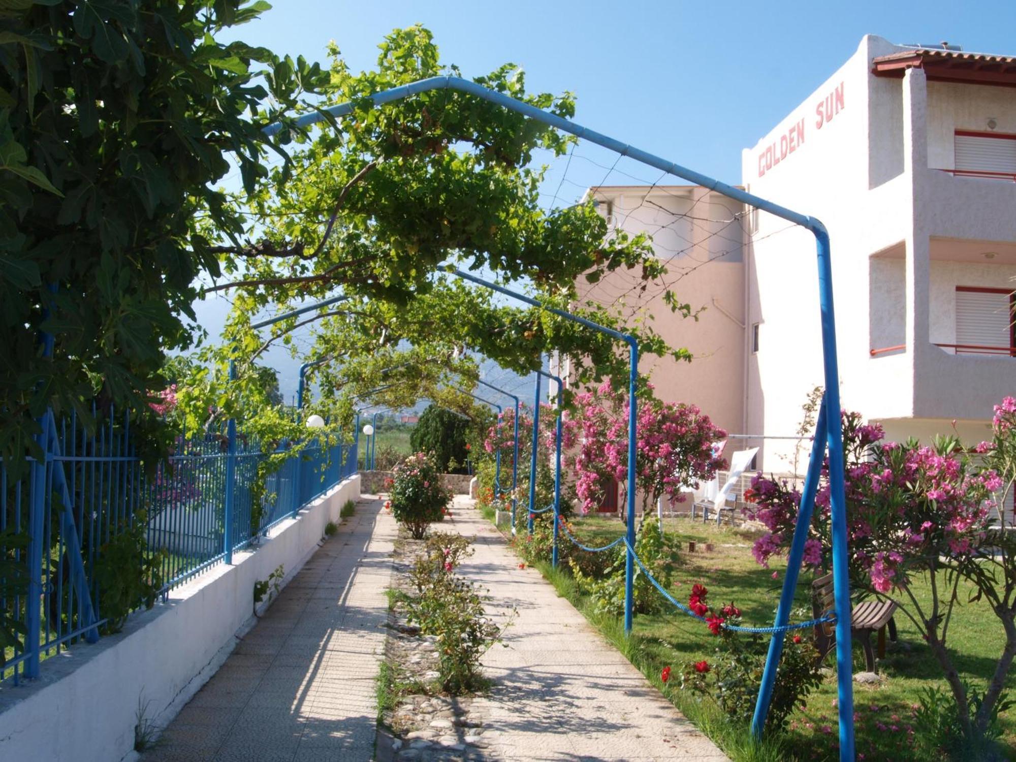Golden Sun Aparthotel Tigkaki  Exterior photo