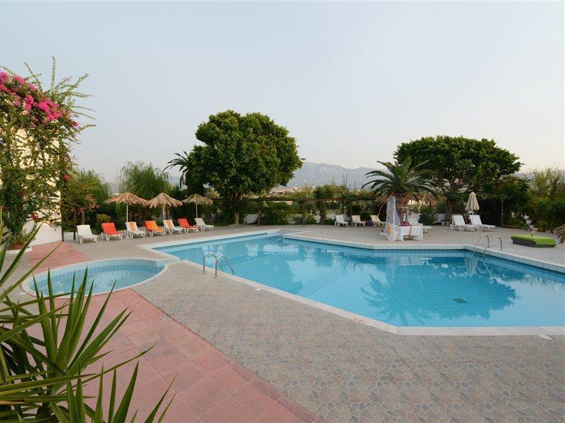 Golden Sun Aparthotel Tigkaki  Exterior photo