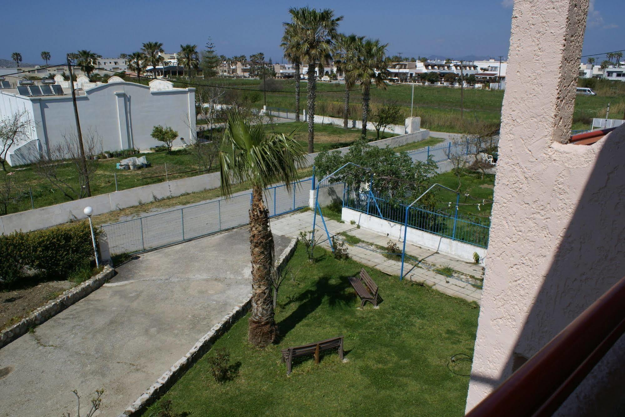 Golden Sun Aparthotel Tigkaki  Exterior photo